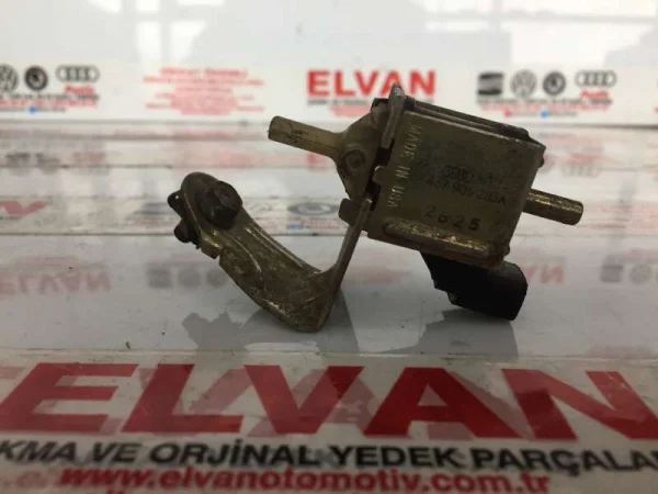 437906283A | Vakum Solenoid Valfi | VW Golf, Jetta, Passat - Audi 100 Serisi, 200 Serisi - Seat Toledo VAG