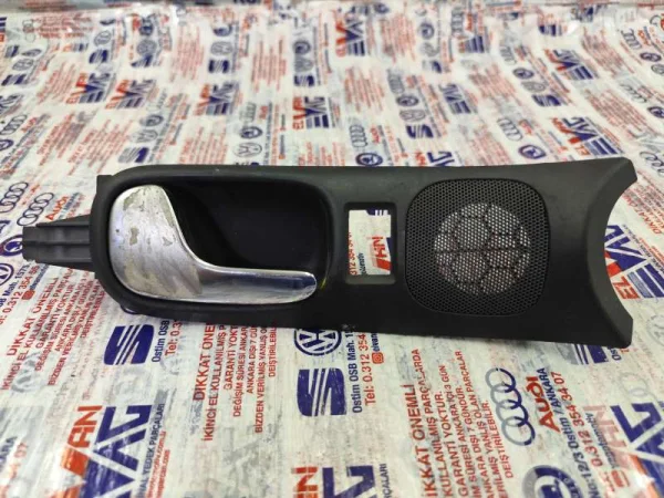 8D1837019 | Audi A4 Sol Ön İç Kapı Kolu VAG