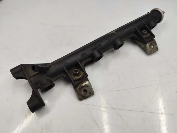 037133317B | VW Jetta Enjeksiyon Yakıt Borusu VAG