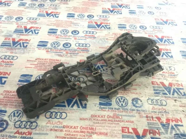 3C0837886J | VW Passat İç Kapı Kolu Braketi VAG