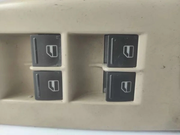 1Q0959858A | VW Eos Arka Cam Açma Düğmesi VAG