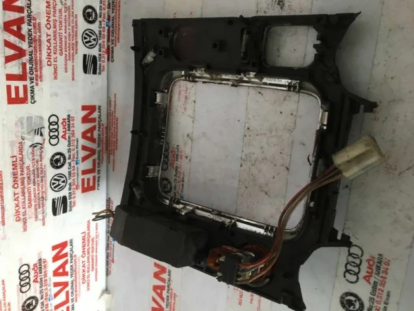 7L6864134C | VW Touareg Vites Konsol Çerçevesi VAG
