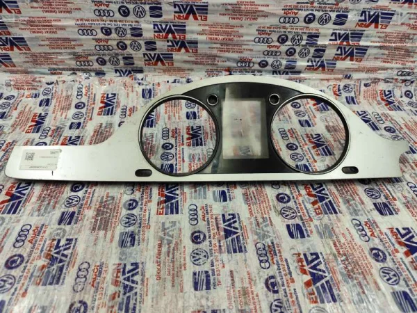 3C8858366F | VW Passat Kilometre Saati Çerçevesi VAG