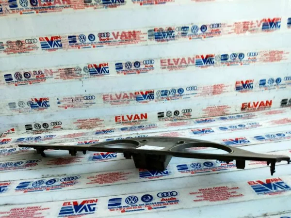 3C8858366F | VW Passat Kilometre Saati Çerçevesi VAG