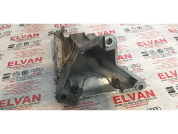 8E0199308A | Audi A4 Sağ Motor Kulak Braketi VAG