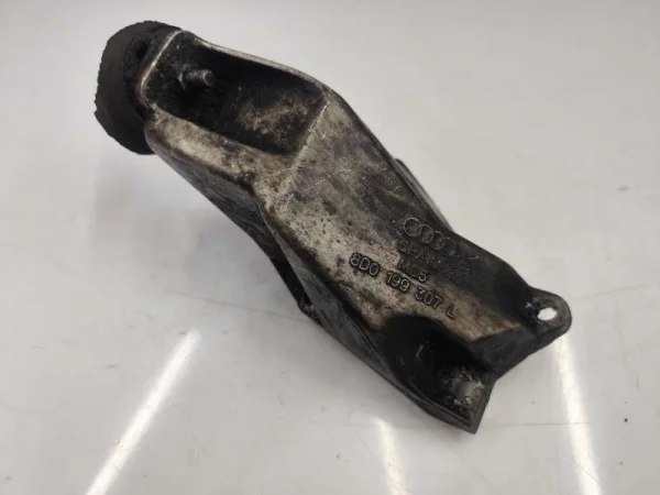 8D0199307L | Sol Motor Takozu | VW Passat - Audi A4 VAG