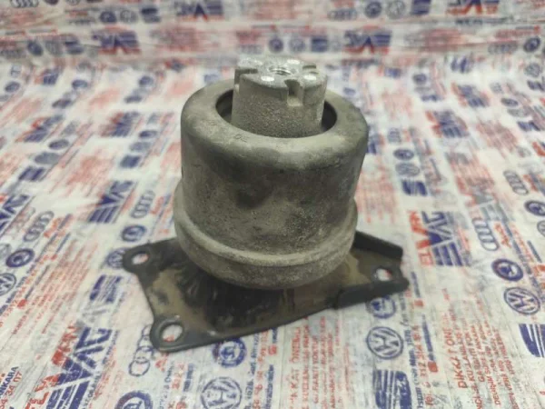7E0199256J | VW Transporter Sağ Motor Takozu VAG