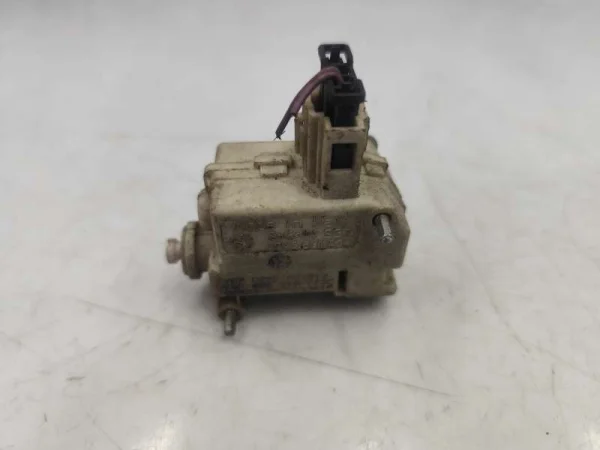 6Q6810773C | VW Polo Yakıt Depo Kapağı Kilidi VAG
