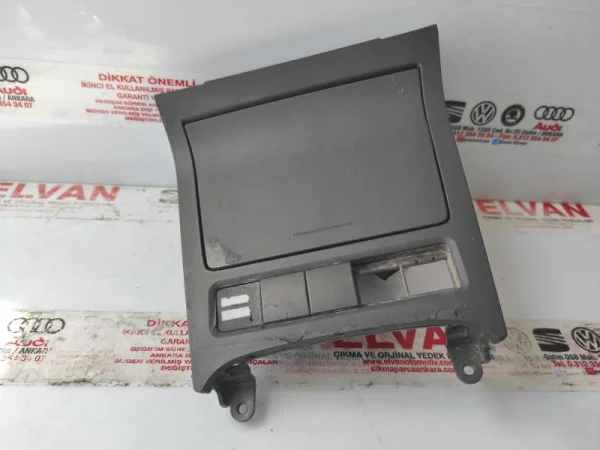 5K0857961A | Orta Konsol Küllüğü | VW Eos, Golf, Jetta, Scirocco VAG