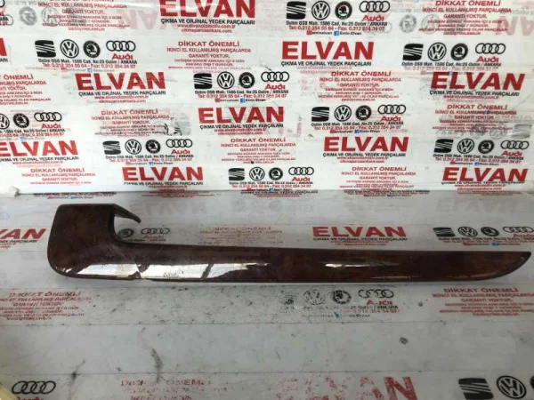 8P3867420C | Audi A3 Arka Sağ İç Kapı Döşeme Çıtası VAG