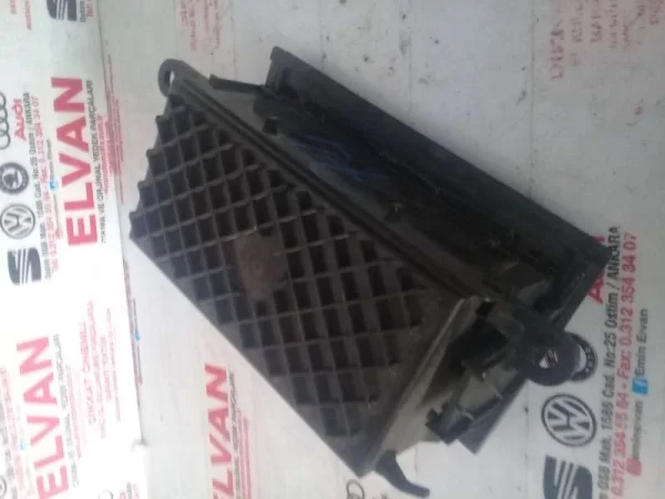 4D1863075F | Audi A8 Orta Konsol Saklama Bölmesi VAG