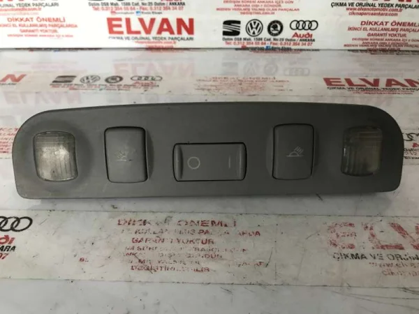 8D0947111AA | Audi A4 Arka Tavan Lambası VAG