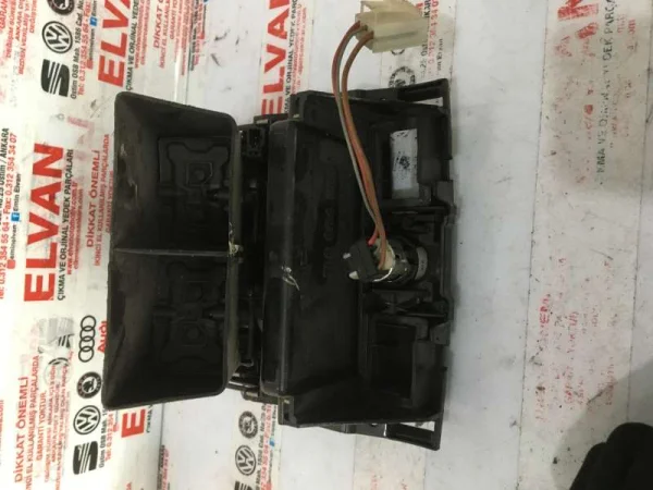 7L6864395A | VW Touareg Bardaklık Kapağı VAG