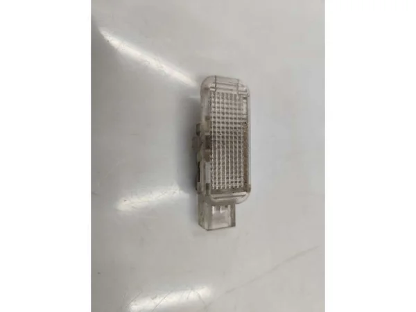 3B0947415 | Kapı Aydınlatma Lambası | VW Bora, Phaeton, Transporter - Audi A4, A6 - Skoda Yeti VAG