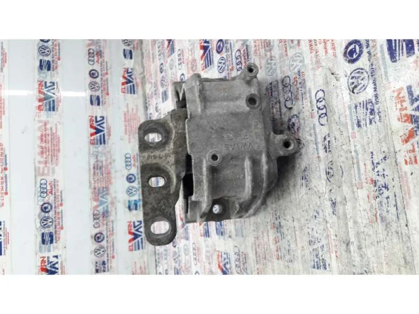 1K0199262BA | VW Jetta Sağ Motor Takozu VAG