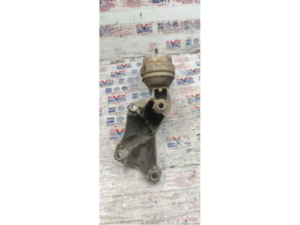 8E0199382B | Audi A4 Sağ Motor Takozu VAG