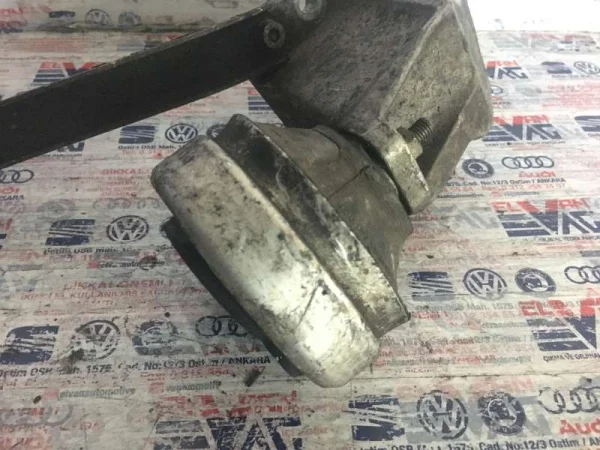 8D0199382M | Motor Takozu | VW Passat - Audi A4, A6 VAG
