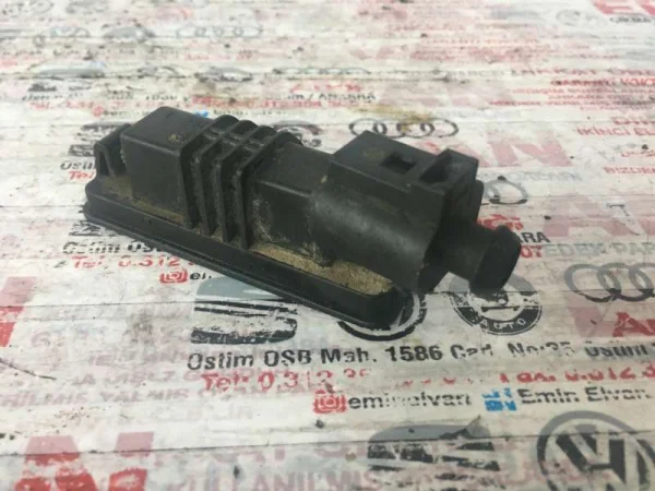 1J6943021B | Arka Plaka Lambası | VW Bora, Golf, Jetta, New Beetle, Phaeton, Polo VAG