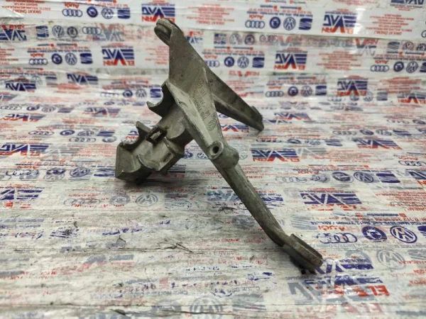 7H0711781C | VW Transporter Vites Halatı Bağlantı Braketi VAG