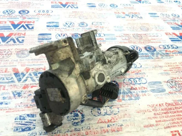 06A903103B | Ateşleme Bobini Bağlantı Ayağı | VW Bora, Golf, Jetta, New Beetle - Skoda Octavia VAG