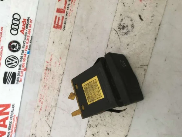 4D0941535 | Sis Far Düğmesi | Audi A4, A8 VAG