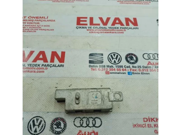 8P4035225B | Üst Anten Amplifikatörü | Audi A3, RS 3 VAG