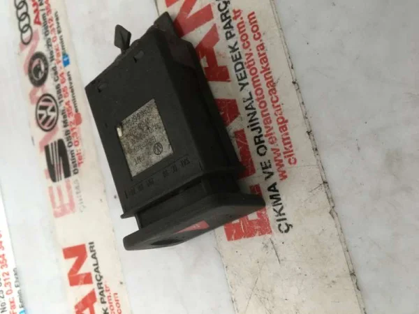 1J0953235C | Dörtlü Flaşör Düğmesi | VW Bora, Golf, Jetta VAG