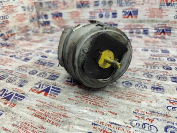 8E0199382D | Audi A4 Hidrolik Sağ Motor Takozu VAG