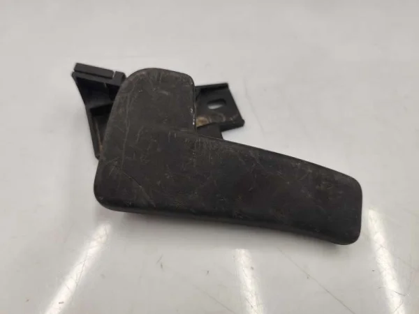 6R1823633 | Kaput Açma Kolu Alt Braketi | VW E-Golf, Golf - Seat Alhambra, Ateca - Skoda Fabia, Octavia VAG