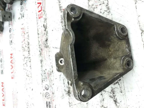071199221A | Arka Motor Takozu VAG