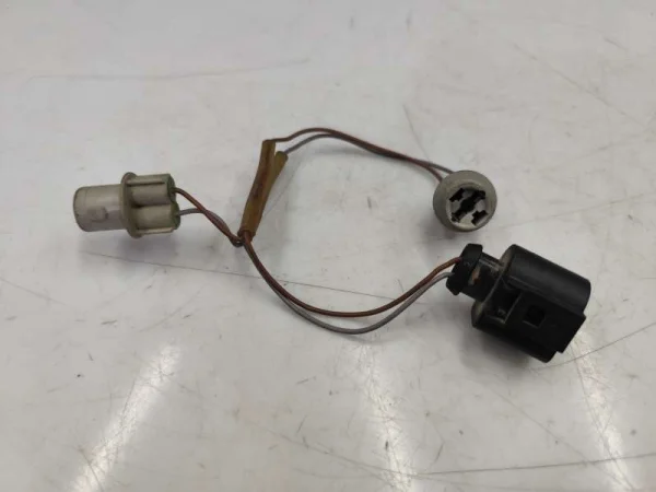 1J0973722 | Soket | VW Amarok, Bora - Audi 100 Serisi, 80 Serisi - Seat Alhambra, Altea VAG