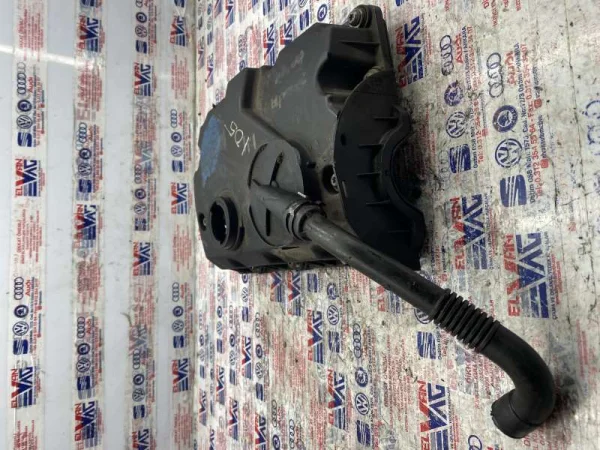 045103469G | VW Polo Külbütör Kapağı VAG