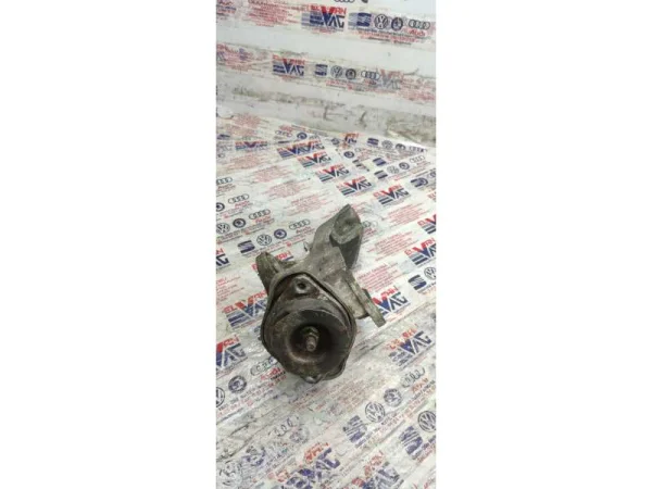 8D0399114T | Audi A4 Şanzıman Takozu VAG