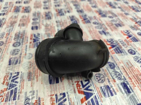 3Q0129635 | Hava Filtre Kutusu Bağlantı Parçası | VW Passat, Tiguan, Touran - Seat Ateca - Skoda Superb VAG