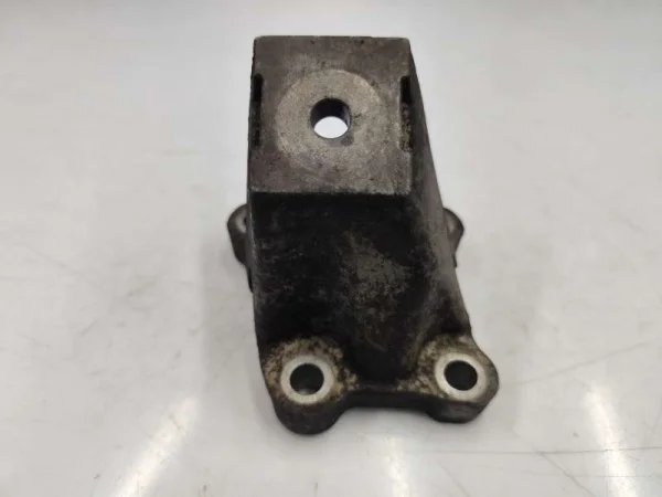 4F0199307AA | Audi A6 Sol Motor Kulak Braketi VAG