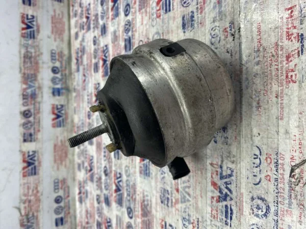 8E0199379A | Audi A4 Sol Motor Takozu VAG