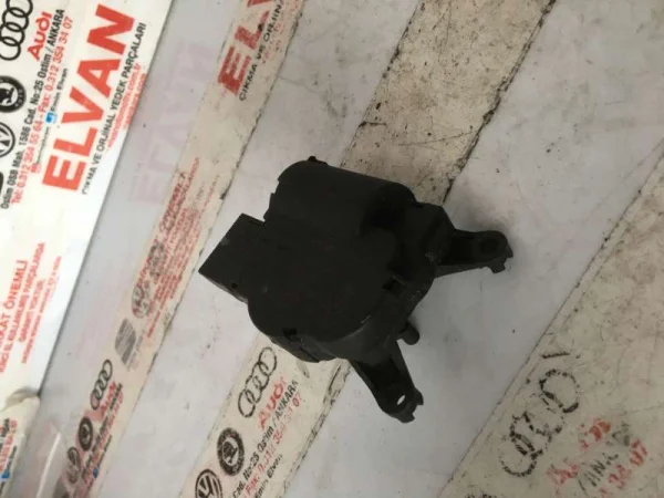 1L0907511AJ | Kalorifer Klapesi Motoru VAG