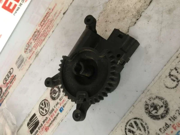 1L0907511AD | Kalorifer Klapesi Motoru VAG