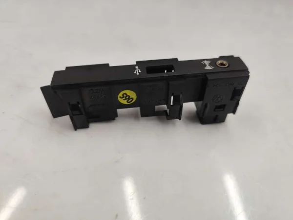 5TA863324B | Usb Giriş Çerçevesi | VW Tiguan, Touran VAG