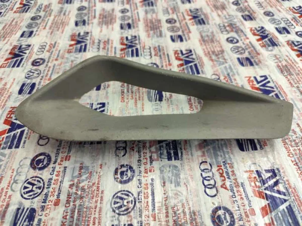 1K5864375 | VW Jetta Sol Alt Orta Konsol Döşemesi VAG