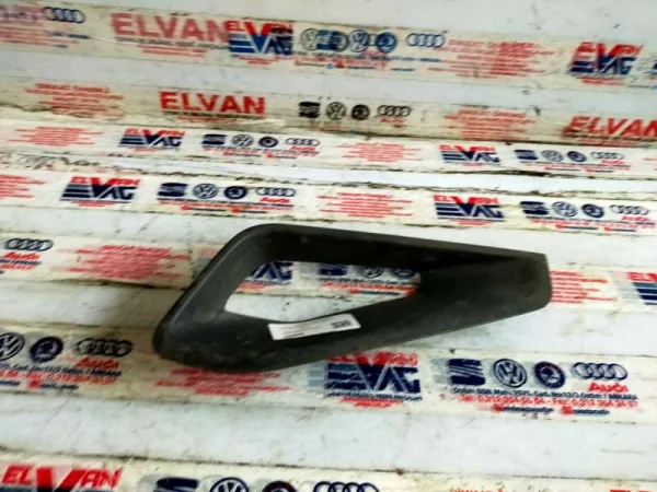1K5864375 | VW Jetta Sol Alt Orta Konsol Döşemesi VAG