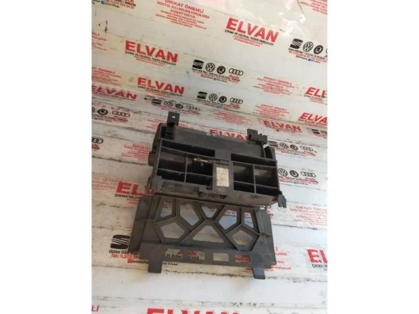 8P0857951 | Ön Küllük | Audi A3, RS 3 VAG