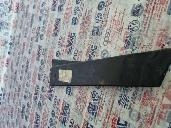 3B5839903 | VW Passat Sol Arka Kapı Direk Kaplaması VAG