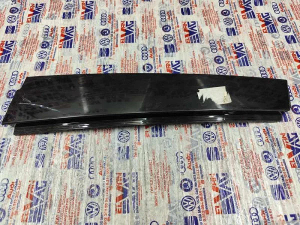 5K6839902B | VW Golf Sağ Arka Kapı Direk Kaplaması VAG