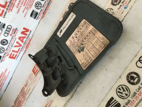 893000257A | Audi 80 Serisi Yakıt Depo Kapağı VAG