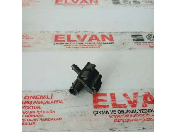 8D0955988A | Audi A4 Isıtmalı Sağ Silecek Fıskiyesi VAG
