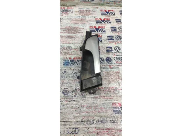 8P3867020B | Sağ İç Kapı Kolu VAG