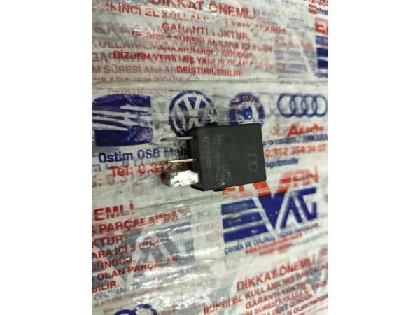 4H0951253C | Yakıt Pompa Rölesi | VW Amarok, Caddy - Audi A1, A3 - Seat Alhambra, Altea VAG