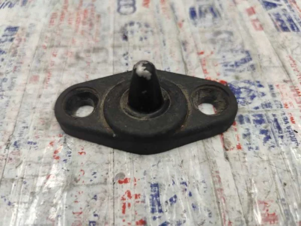 2K0843841 | VW Caddy Sürgülü Kapı Sabitleme Pimi VAG