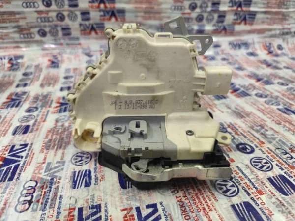 8J2837016C | Ön Sağ Kapı Kilidi | Audi A1, A4, A5, A6, A7, A8 VAG
